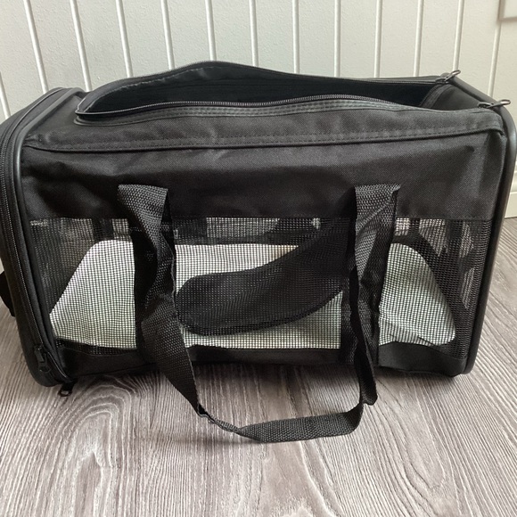 Amazon Basics Medium Soft-Sided Mesh Pet Airline Travel Carrier
Bag , Black - Picture 8 of 14